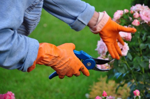 Flexible and secure Gardeners Whitechapel payments with trusted transaction protection